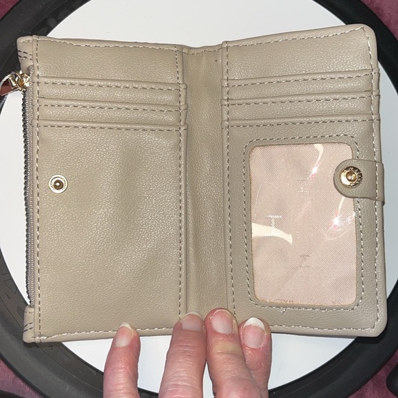 H. Halston NWT Wallet  ID holder coin purse quilted  Taupe  5.5”w x 3.5”h x .75d - Picture 10 of 15